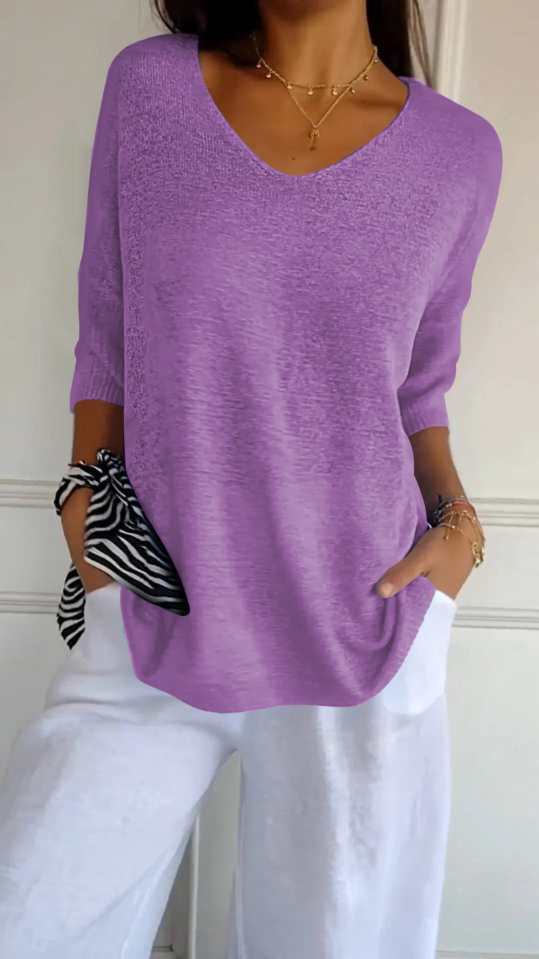 Solid color knit top with V-neckline - Klasseva USA